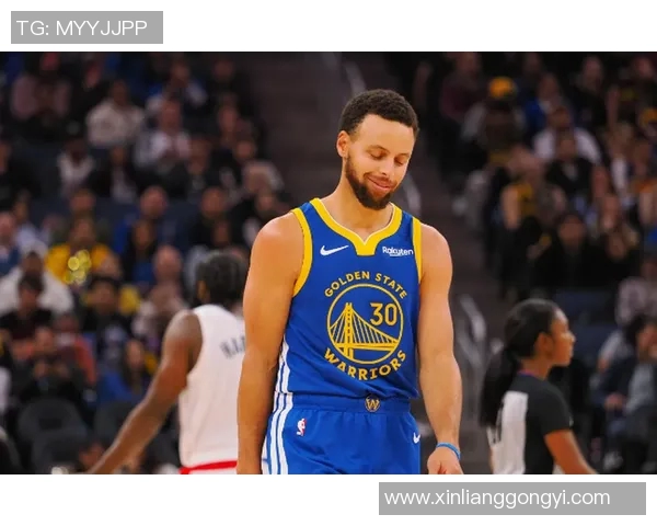 库里接受采访谈及新赛季目标：为球队再次夺得总冠军努力